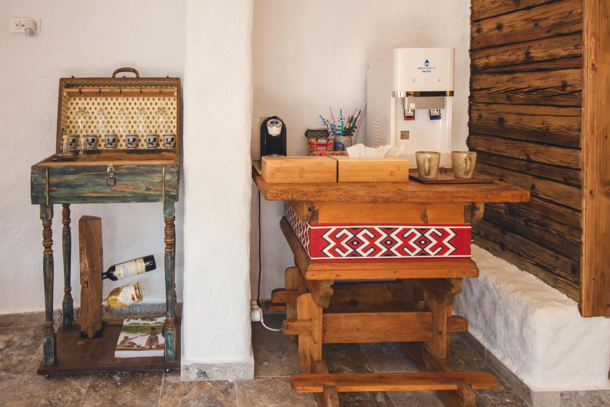 The Hut Retreat Villa Fantanele  Dış mekan fotoğraf